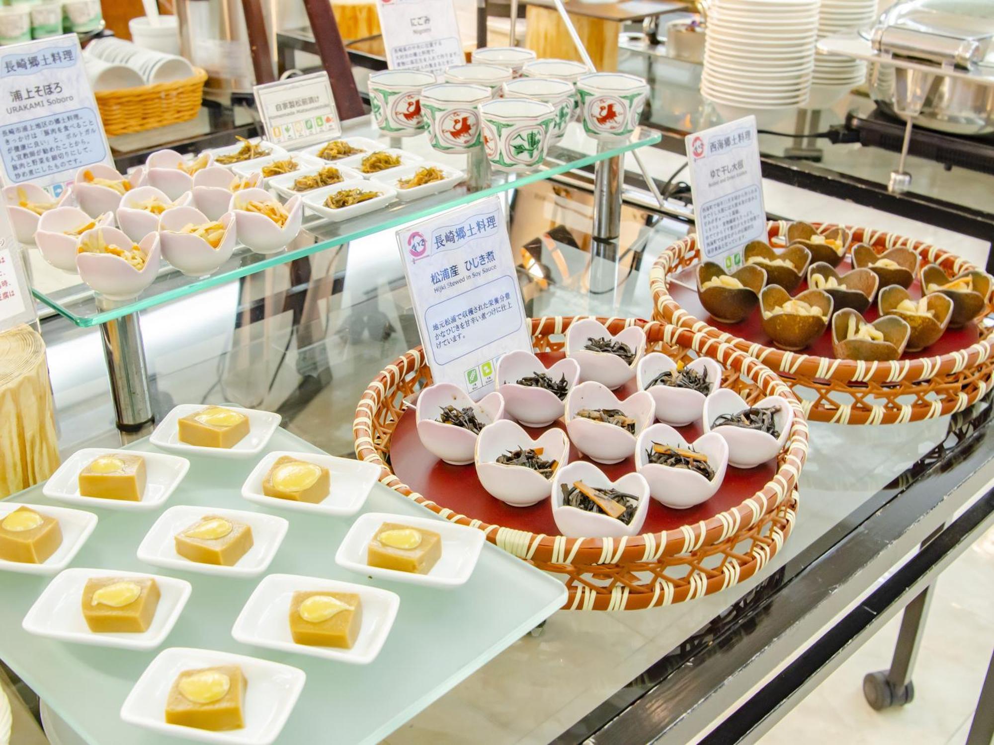 Hotel Den Haag Huis Ten Bosch Σασέμπο Εξωτερικό φωτογραφία A selection of dim sum at a buffet